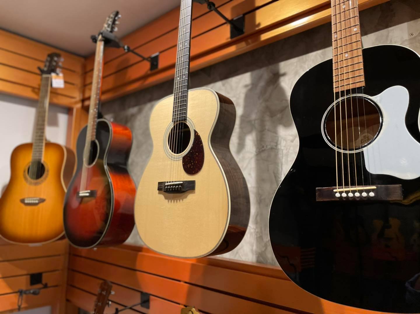 กีตาร์สไตล์วินเทจ เสียงอบอุ่น ดีไซน์ที่สะกดทุกสายตา